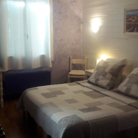 Chez Cecile Hotel Mornas Ngoại thất bức ảnh
