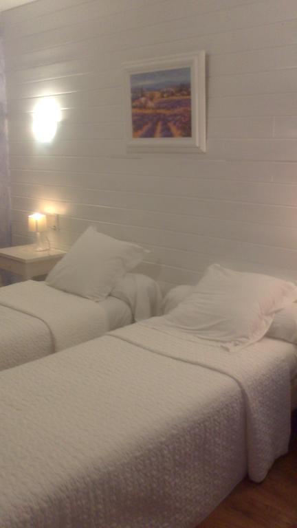 Chez Cecile Hotel Mornas Phòng bức ảnh
