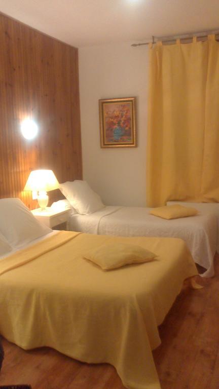 Chez Cecile Hotel Mornas Phòng bức ảnh