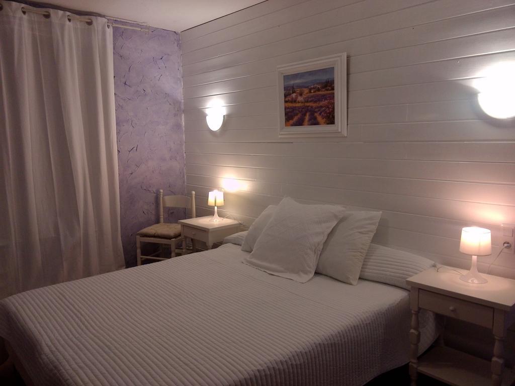 Chez Cecile Hotel Mornas Phòng bức ảnh