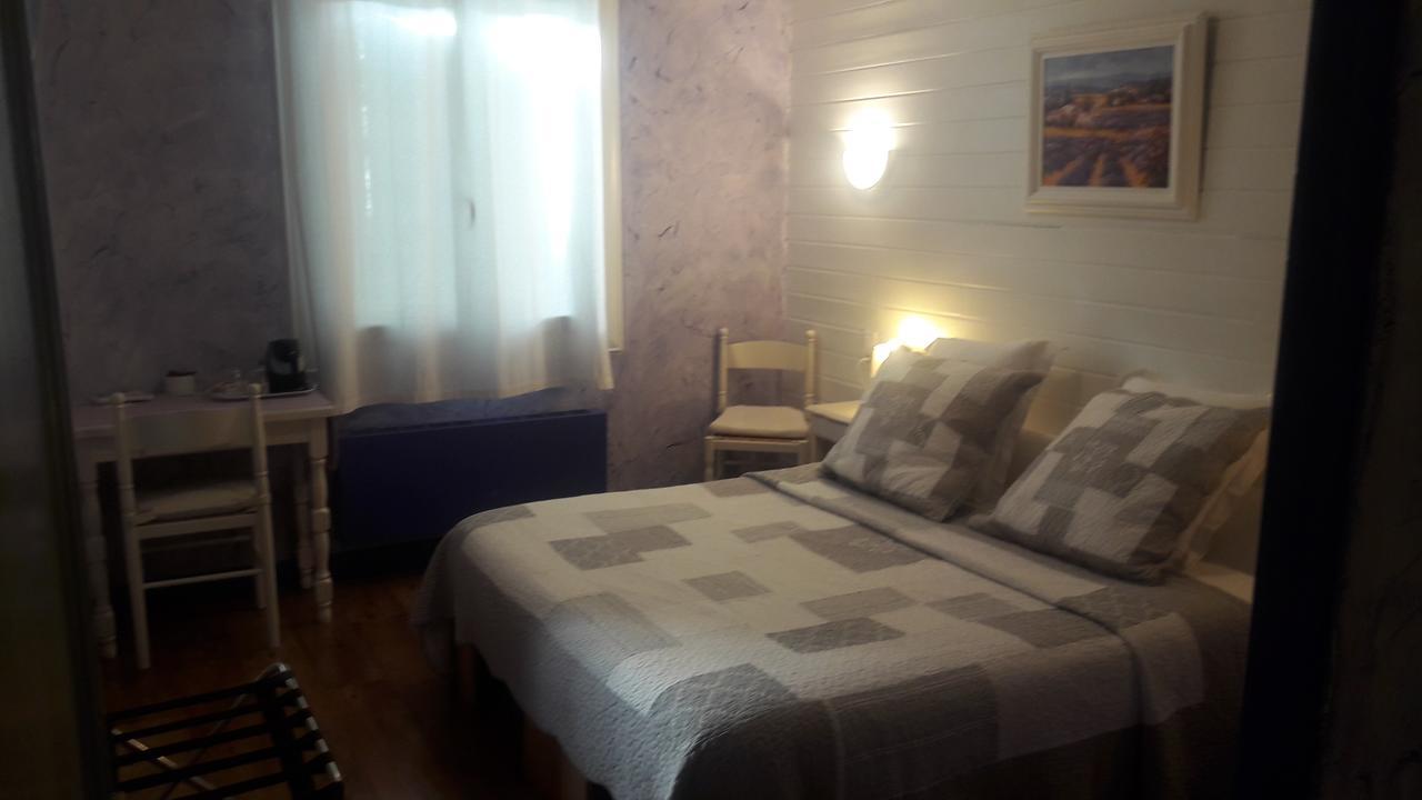 Chez Cecile Hotel Mornas Ngoại thất bức ảnh